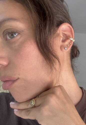 Click to view full screen Hugging earring photo review