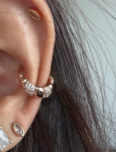 Click to view full screen Hugging earring photo review