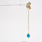 Hoop inlaid with blue stone without diamonds