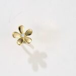 Flower earcuff