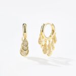 Classic earring with diamond